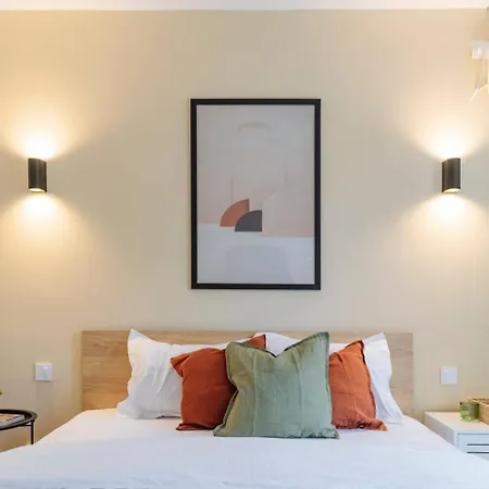 Harmony - Square Apartment
