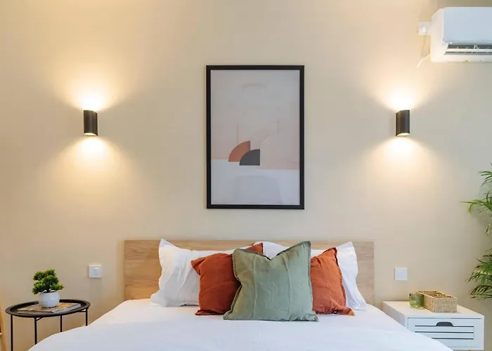 Harmony - Square Apartment